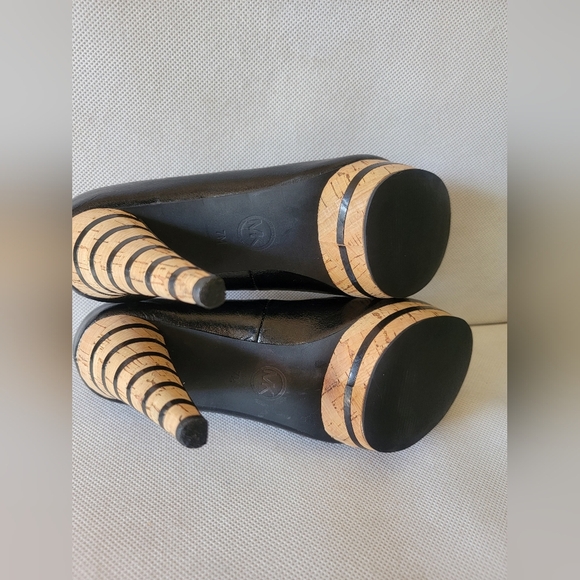 MICHAEL KORS BLACK LEATHER 4"‎ HEELS - Picture 7 of 8